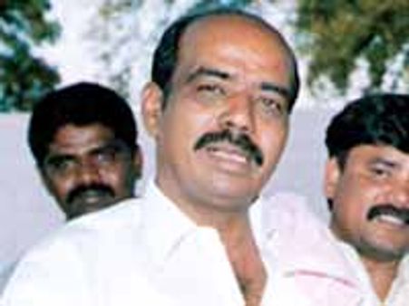 పరిటాల రవి హత్యలోనూ భాను కిరణ్ పాత్ర, మొద్దు శీనుతో గొడవ?