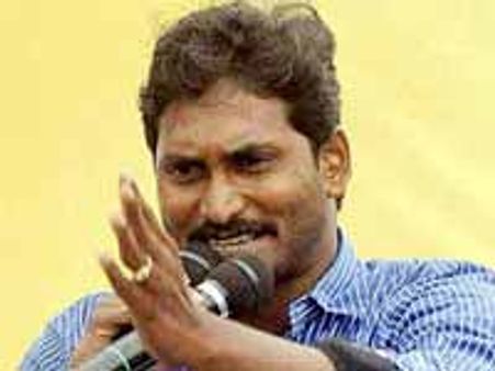 నేను తలుచుకుంటే కాంగ్రెసు ప్రభుత్వం ఢమాల్: వైయస్ జగన్