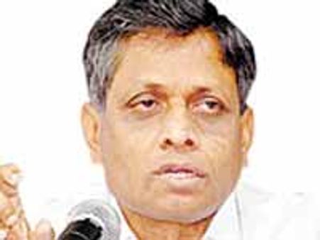 మైనార్టీలో కిరణ్ ప్రభుత్వం: టిడిపి నేత దాడి వీరభద్రారావు