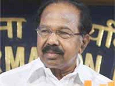 వైయస్ జగన్ సాక్షి చానెల్‌పై వీరప్ప మొయిలీ మండిపాటు