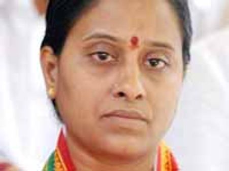 తెలంగాణ కోసం మొదటి రాజీనామా నాదే: జగన్ వర్గం ఎమ్మెల్యే సురేఖ