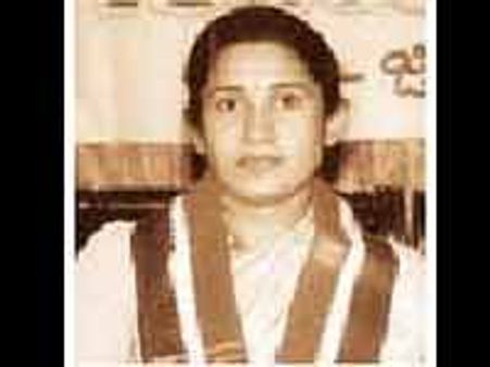 కాంగ్రెసు ఆలూరు ఎమ్మెల్యే నీరజా రెడ్డిపై అరెస్టు వారంట్