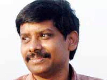 నిర్మాత శింగనమల రమేష్ కోసం గాలింపు నోటీసులు జారీ