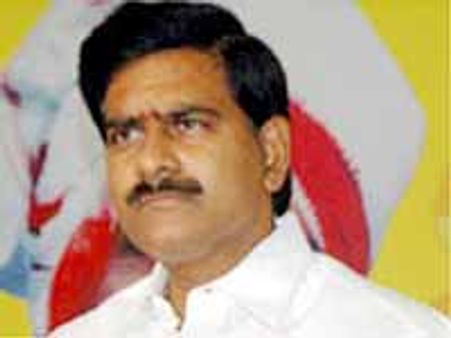 సోనియా, జగన్ వాటాలు తేల్చలేకే కేవిపి తెరమరుగు: దేవినేని