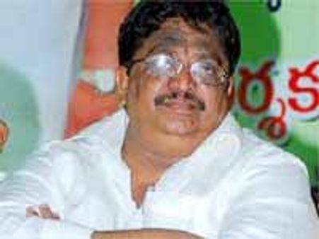 నెల్లూరులో తెలుగు సినీ నిర్మాత సి. కళ్యాణ్ భూకబ్జా?: వార్తాకథనం