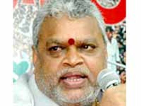 వైయస్ జగన్ దీక్షల్లో ముఖ్యమంత్రి పదవి కోసం అర్భాటమే: ఎర్రన్నాయుడు