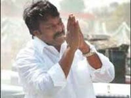 వైఎస్ జగన్ బాటలో చిరంజీవి: త్వరలో రైతు ఓదార్పుయాత్ర