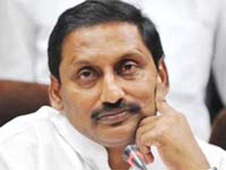 సిఎం తెలంగాణ రచ్చబండ రసాభాస: ఉద్రిక్తత మధ్య ముగించిన కిరణ్