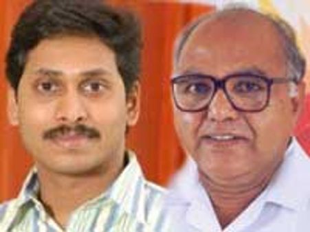 రామోజీ రావు వర్సెస్ వైయస్ జగన్ 