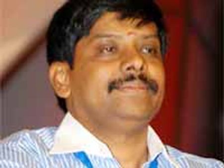 పవన్ కళ్యాణ్ పులి హక్కులు ఎవరికీ అమ్మలేదు: నిర్మాత శింగనమల