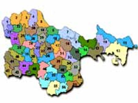 రచ్చబండలో అధికారులపై టమోటాల దాడి, లాఠీచార్జీ, ఉద్రిక్తం