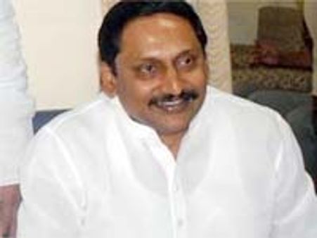 సొంత జిల్లాలోనే సిఎం కిరణ్ కుమార్‌కు చుక్కెదురు: బయటపడిన వర్గ విభేదాలు