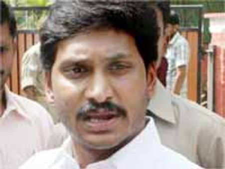 కిరణ్ కుమార్ రెడ్డి ప్రభుత్వంపై ధ్వజమెత్తిన వైయస్ జగన్