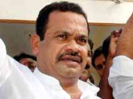 చిరంజీవి తెలంగాణ ప్రజలకు క్షమాపణ చెప్పాలి: మంత్రి కోమటిరెడ్డి