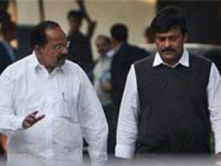 చిరంజీవి హస్తగతం, కాంగ్రెసు పార్టీలో ప్రజారాజ్యం పార్టీలో విలీనం