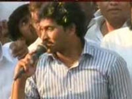 తగ్గిన వైయస్ జగన్ బలం, హరిత యాత్రకు 11 మంది ఎమ్మెల్యేలే