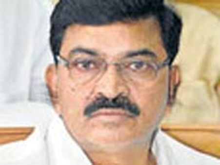 చిరంజీవి రాకతో కాంగ్రెస్‌కు దరిద్రం!: జగన్ వర్గం ఎమ్మెల్యే మేకపాటి