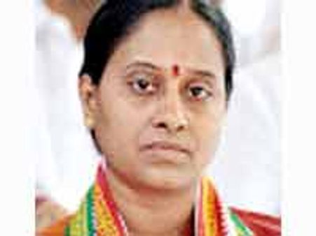 ఎబిఎన్ ఆంధ్రజ్యోతి ఛానల్‌కు జగన్ వర్గం ఎమ్మెల్యే కొండా సురేఖ సవాల్