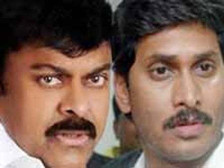 కాంగ్రెస్ పార్టీలో వైఎస్ జగన్మోహన్ రెడ్డి నష్టాన్ని చిరంజీవి భర్తీ చేస్తున్నారా?