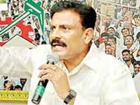 డబ్బులతో జగన్ సిఎం కావాలనుకుంటున్నాడు: టిడిపి నేత బైరెడ్డి