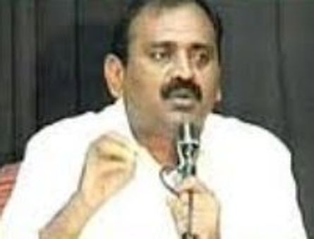 జగన్ ఎమ్మెల్యేలను పిలవడం లేదు: పోస్టర్ విడుదలలో భూమన