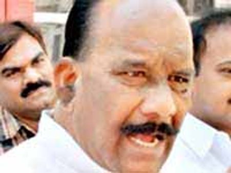 ఎమ్మెల్యేలు వట్టి చేతులతో వస్తే తరిమి కొడతాం: టిఆర్ఎస్ నేత నాయిని