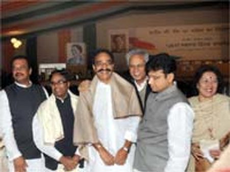 విశ్వాసంతో అడుగులు: ప్రణబ్‌తో భేటీ అయిన తెలంగాణ ఎమ్మెల్యేలు