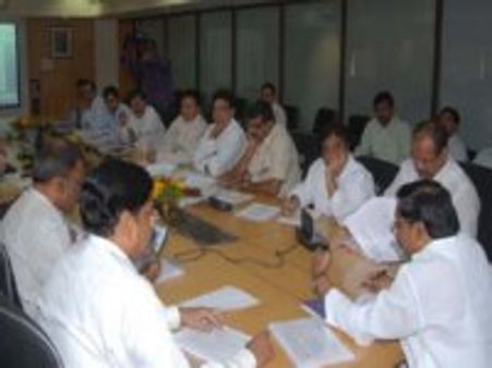 అసెంబ్లీ గొడవ: మంత్రులతో ముఖ్యమంత్రి కిరణ్ కుమార్ రెడ్డి భేటీ