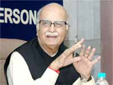 టీఆర్ఎస్ తీరుపై ఆద్వానీ అసంతృప్తి: సీమాంధ్రులను కలుపుకు వెళ్లాలని సూచన