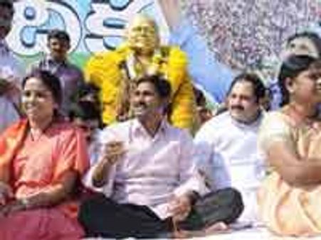 తేలనున్న జగన్, కాంగ్రెస్ బలాబలాలు