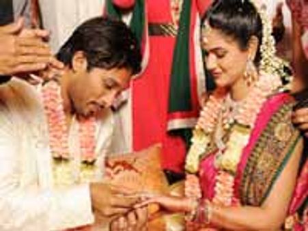 మార్చి 6న హైటెక్స్‌లో అల్లు అర్జున్, స్నేహారెడ్డిల వివాహం