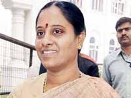 ప్రభుత్వం కుప్ప కూలుతుంది!: జగన్ వర్గం ఎమ్మెల్యే కొండా సురేఖ