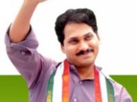 స్వల్పంగా క్షీణించిన వైయస్ జగన్ ఆరోగ్యం, నాలుగో రోజుకు దీక్ష