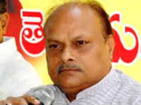 సోనియాగాంధీకి ధైర్యం ఉంటే జగన్‌పై సిబిఐ ఎంక్వయిరీ: యనమల