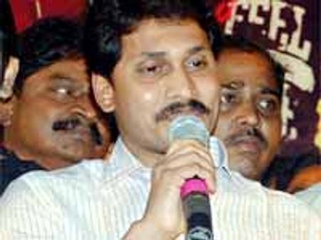 జగన్ వర్గం కిడ్నాప్ చేసింది: హైకోర్టులో ఎంపిటిసి భార్య పిటిషన్