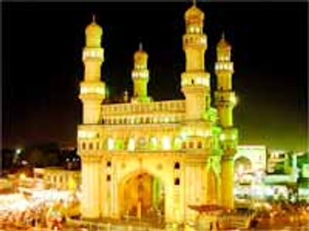 పట్టపగలే దోపిడీ: ఎల్బీ నగర్‌లో 10 తులాల బంగారం దొంగతనం