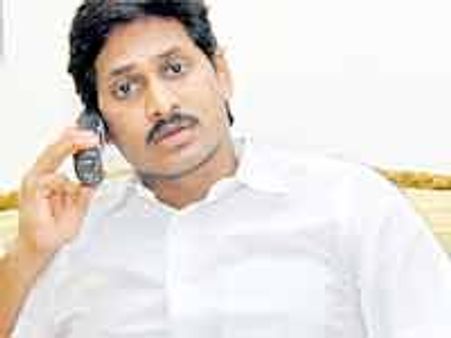 వైయస్ జగన్‌కు షాక్: ఎమ్మెల్సీ ఎన్నికల్లో సజ్జల ఓటమి