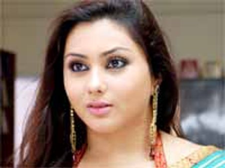 బాయ్ ఫ్రెండ్‌తో నమిత 'రియల్' బిజినెస్