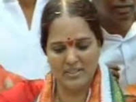 వైయస్ జగన్ వర్గానికి సమాధానంగా చిందేసిన గంగా భవాని!