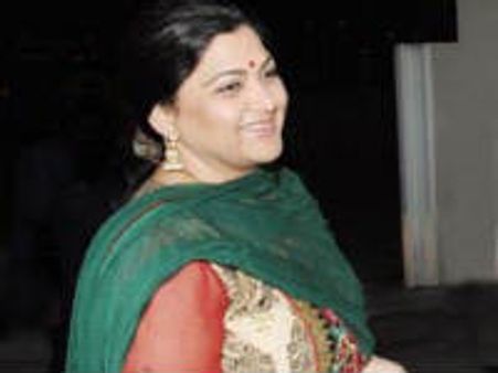 డిఎంకెకు ఖుష్బూ జిలుగులు