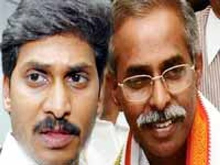 కడపలో బాబాయ్ వివేకాకు షాక్: జగన్ వర్గం అభ్యర్థి విజయం