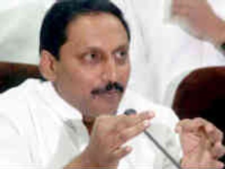 జెసి దివాకర్ రెడ్డిపై చర్యలకు ముఖ్యమంత్రి కిరణ్ కుమార్ రెడ్డి రెడీ