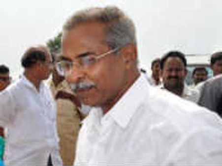 వైయస్ వివేకానంద రెడ్డి తీరుపై ఆసహనం వ్యక్తం చేస్తున్న మంత్రులు