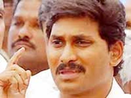 పేదవాడి కోసం దివంగత వైయస్ పథకాలు: ఓదార్పులో జగన్