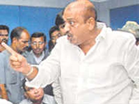 మేం కాదు మా డ్రైవర్ చాలు: రఘువీరా రెడ్డికి జెసి ప్రభాకర్ రెడ్డి సవాల్