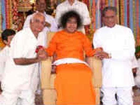 పుట్టపర్తి సత్య సాయిబాబాకు వారసుడే లేడా, ప్రకటించని ట్రస్టు?