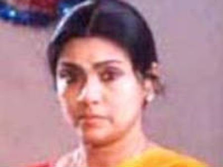 ప్రముఖ సినీ నటి, గోరింటాకు ఫేమ్ సుజాత కన్నుమూత