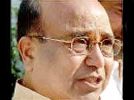 శంకరరావుకు కోపమొచ్చింది, పిఎపై చేయి చేసుకున్న మంత్రి