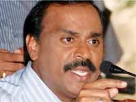 గాలి జనార్దన్ రెడ్డికి బ్రాహ్మణిపై 30 రోజుల గడువు: కిరణ్ ప్రభుత్వం నోటీసు