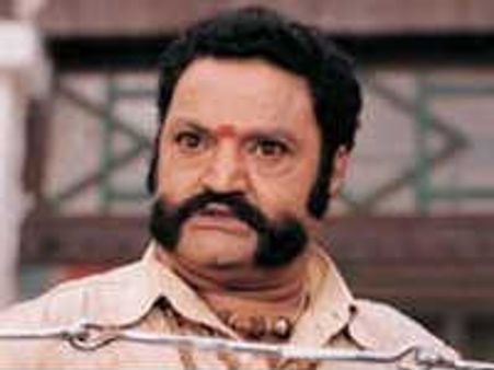 బుచ్చయ్య చౌదరిపై హరికృష్ణ ఆగ్రహం, వంశీ రాజీనామాపై ప్రకటనకు అక్షింతలు